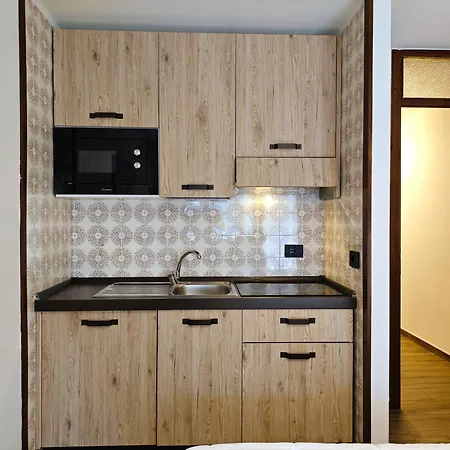 Hostdomus - City Center Flat * Сестриере