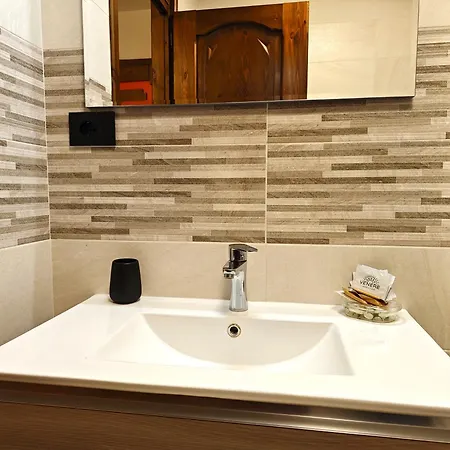Hostdomus - City Center Flat דירה