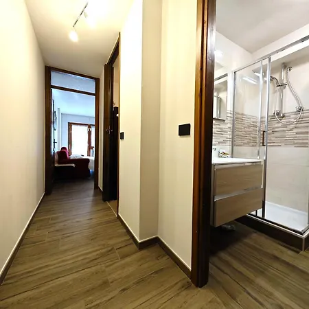 Hostdomus - City Center Flat سيستريير