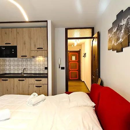 Hostdomus - City Center Flat شقة *